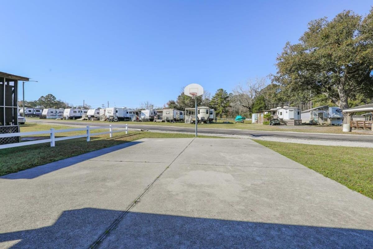 2Br Pet Friendly Home In Sneads Ferry With Parking Exterior photo